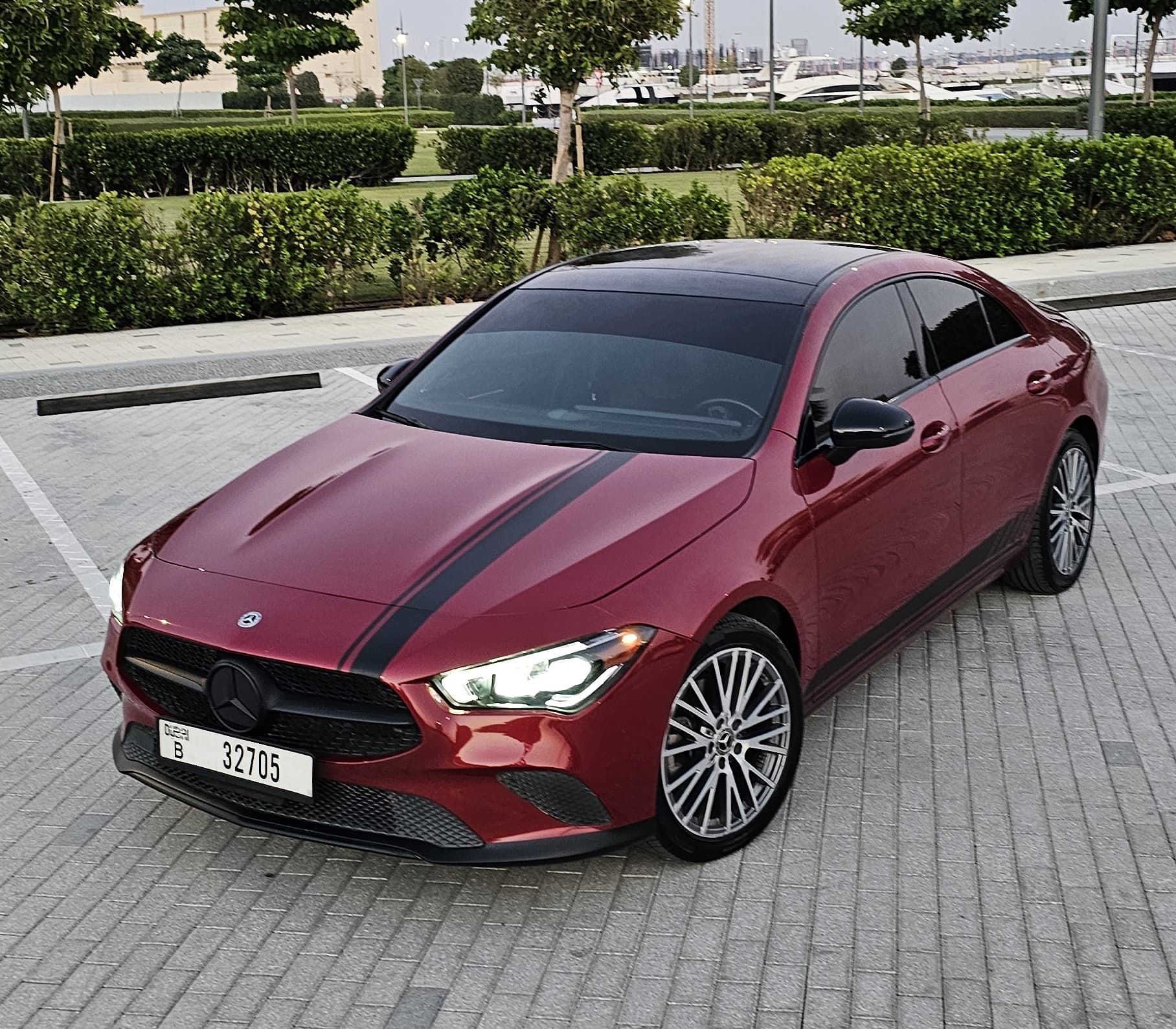Mercedes-Benz CLA 250 4MATIC 2020 huren Dubai - Vooraanzicht