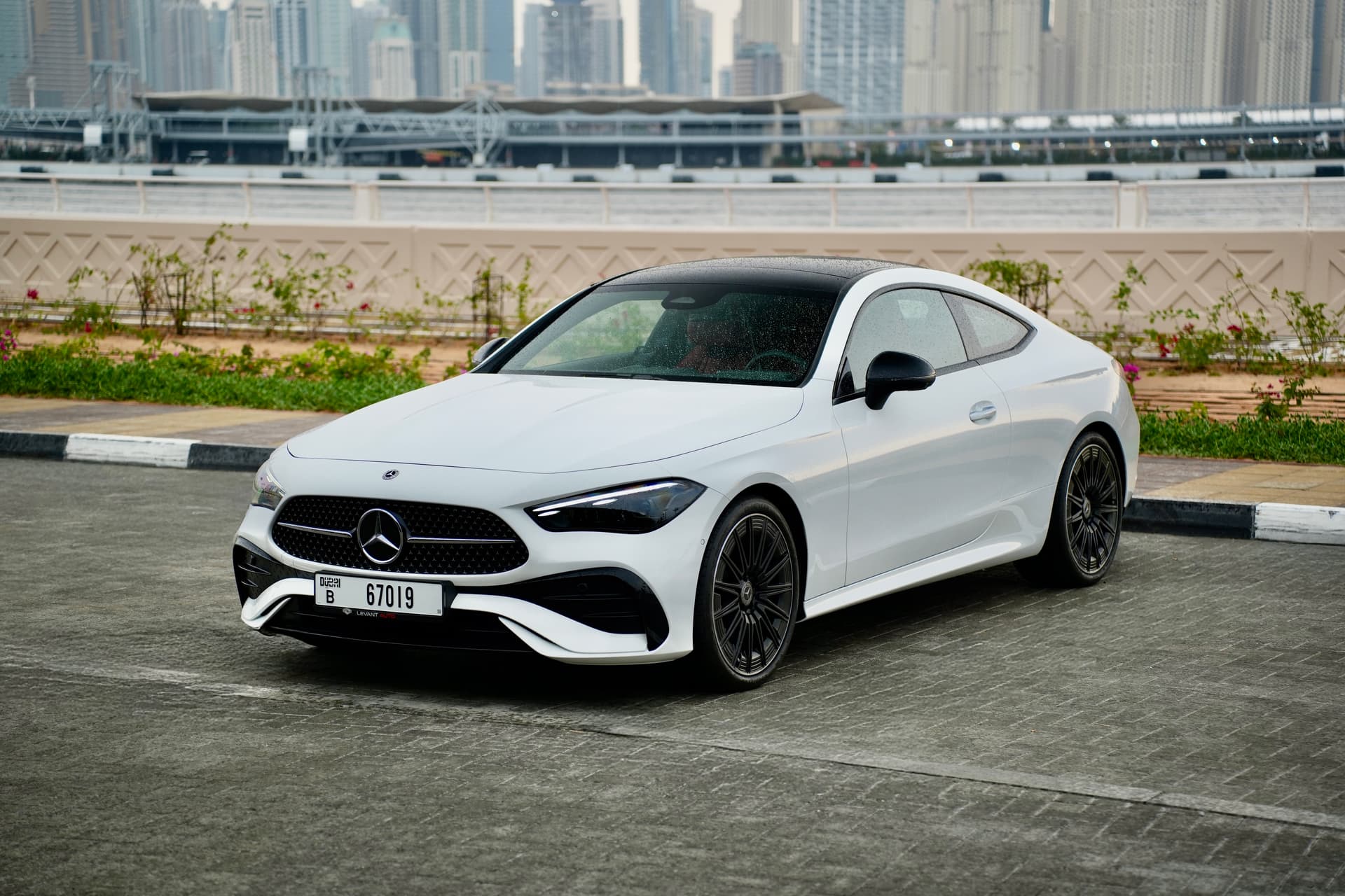 Mercedes-Benz CLE 200 2024 mieten in Dubai - Frontansicht