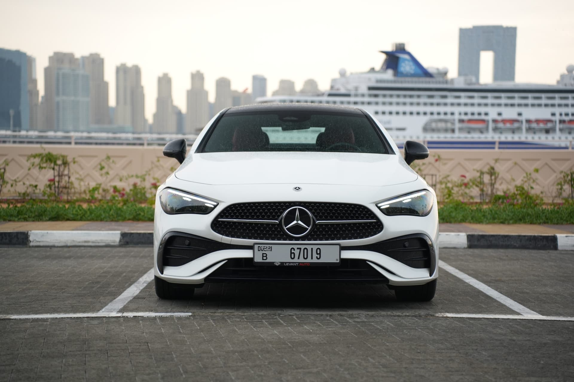 Mercedes-Benz CLE 200 2024 mieten in Dubai - Ansicht 2
