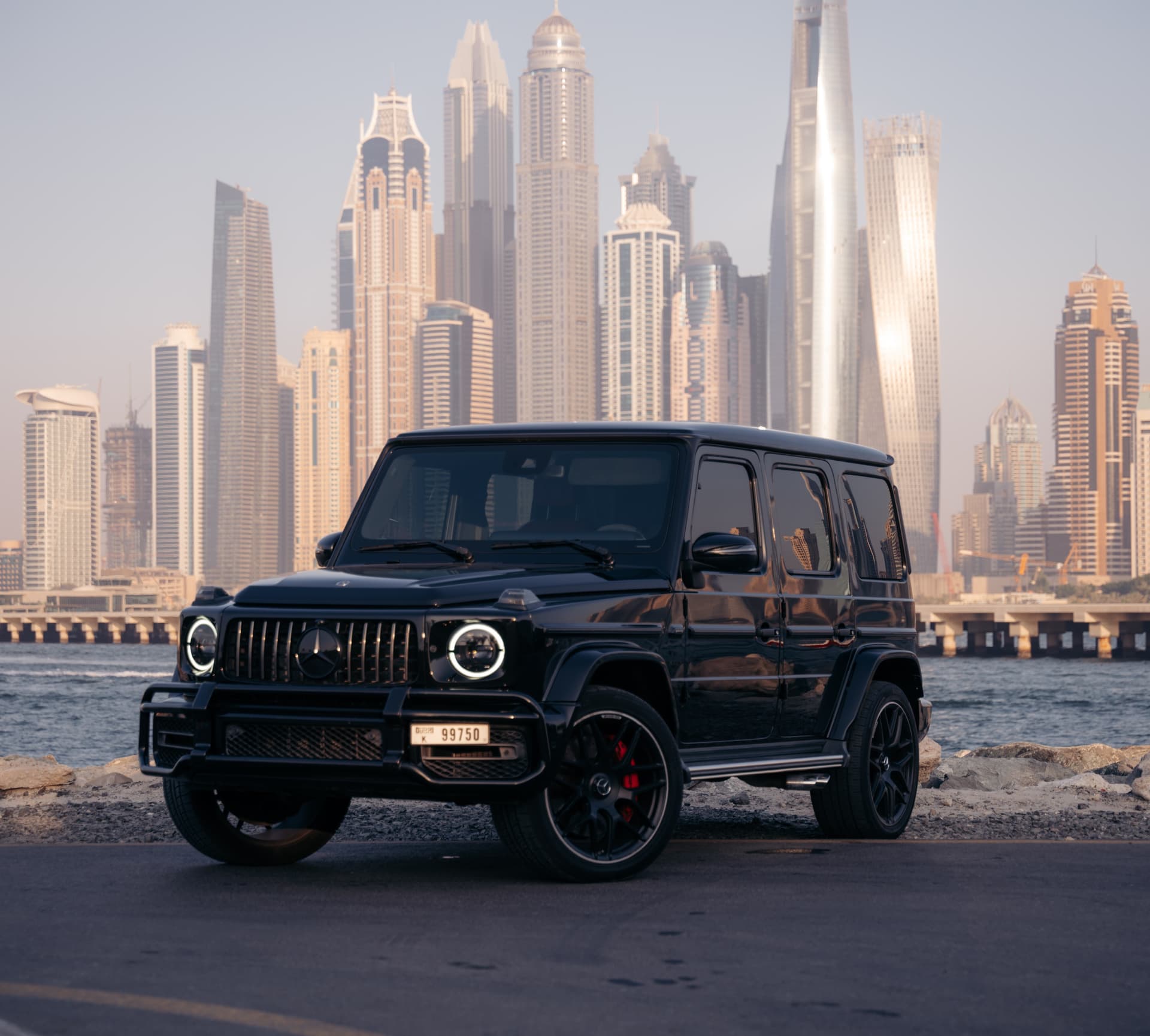 Mercedes-Benz G63 AMG 2021 huren Dubai - Vooraanzicht