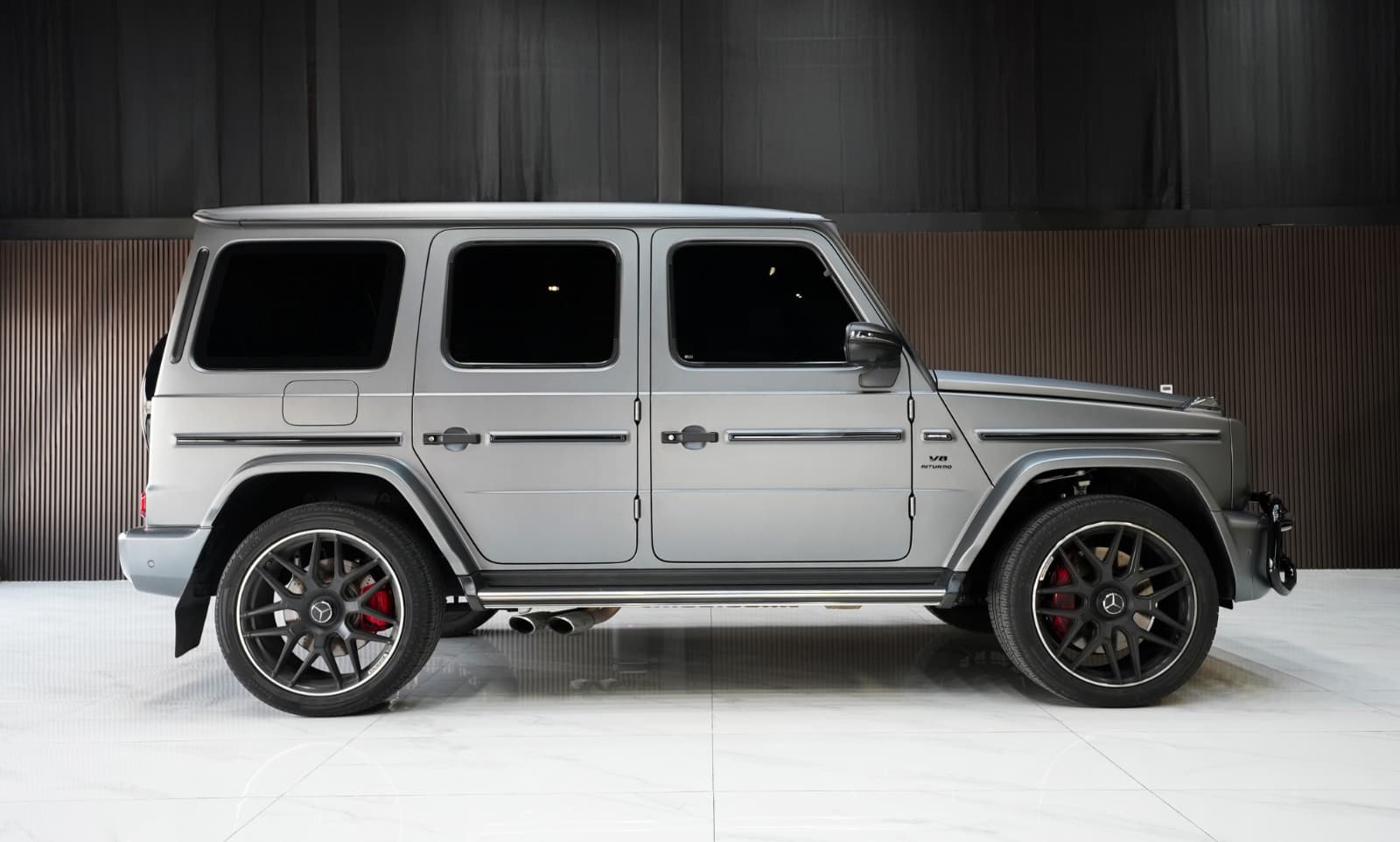 Mercedes-Benz G63 AMG 2023 huren Dubai - Vooraanzicht