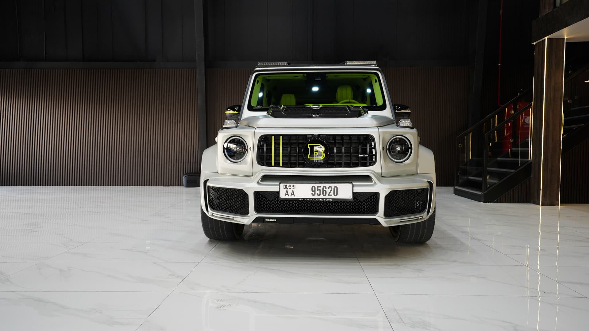 Mercedes-Benz G63 Brabus 800 2021 huren Dubai - Vooraanzicht