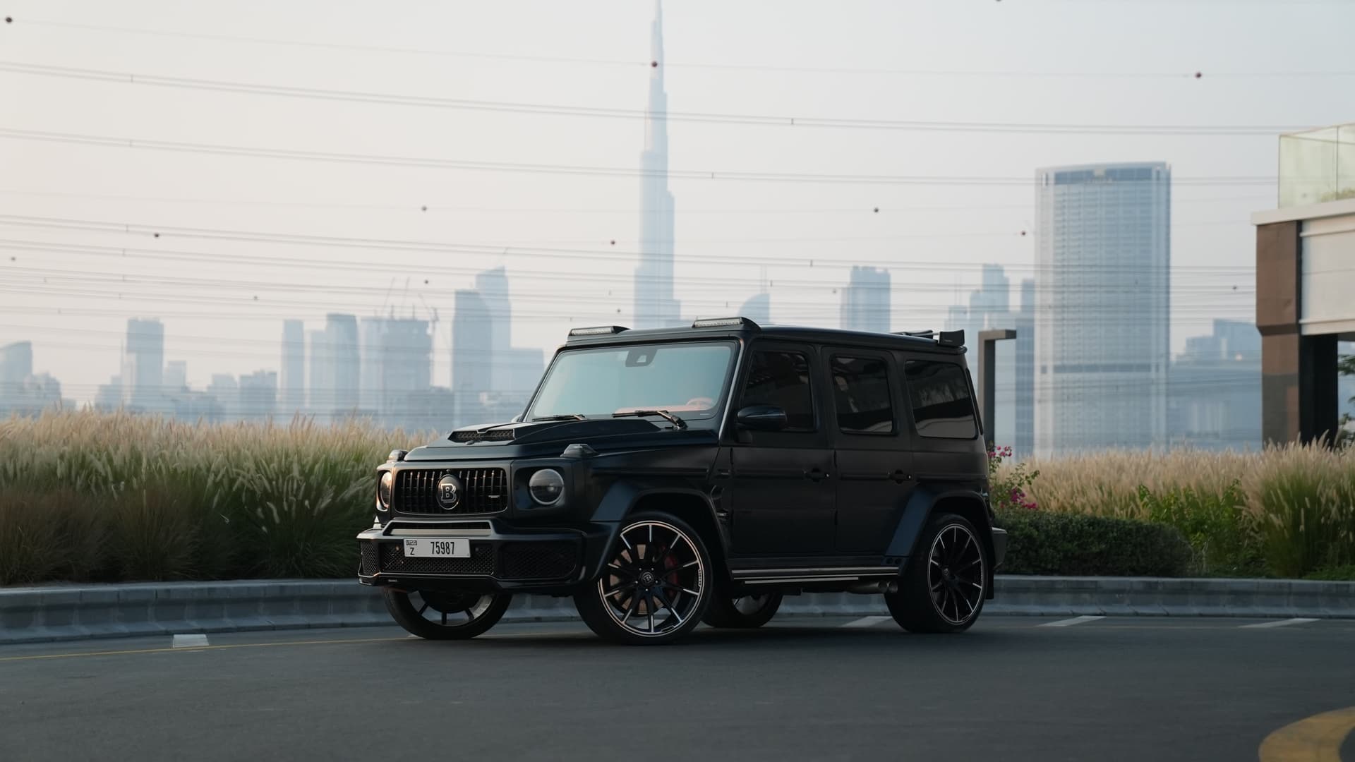 Mercedes-Benz G63 Brabus 800 2022 huren Dubai - Vooraanzicht