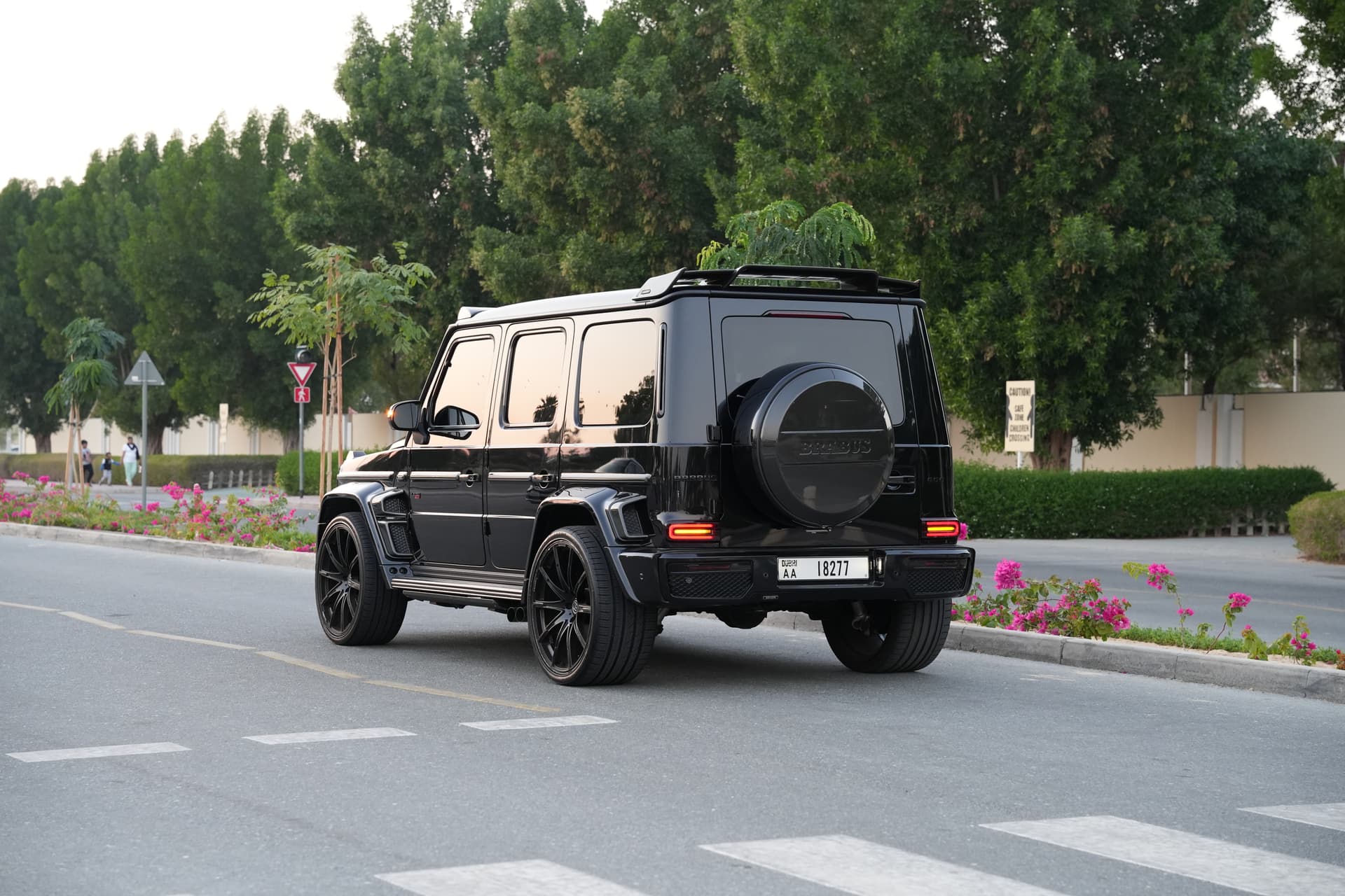 Mercedes-Benz G63 Brabus 800 2023 mieten in Dubai - Ansicht 3
