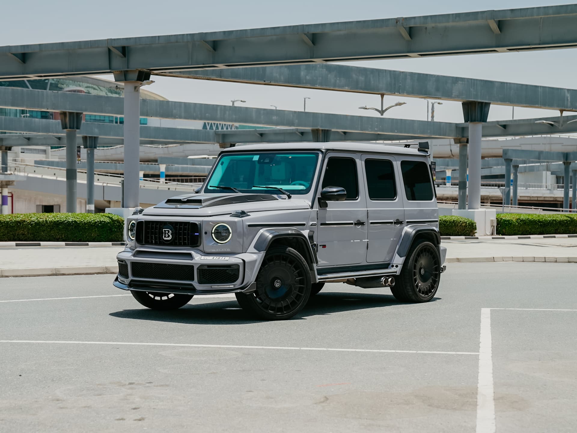 Mercedes-Benz G63 Brabus 800 2024 huren Dubai - Vooraanzicht