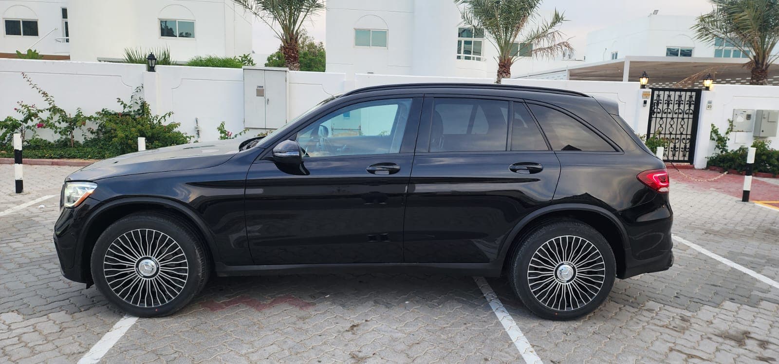 Mercedes-Benz GLC 300 2020 huren Dubai - Weergave 2
