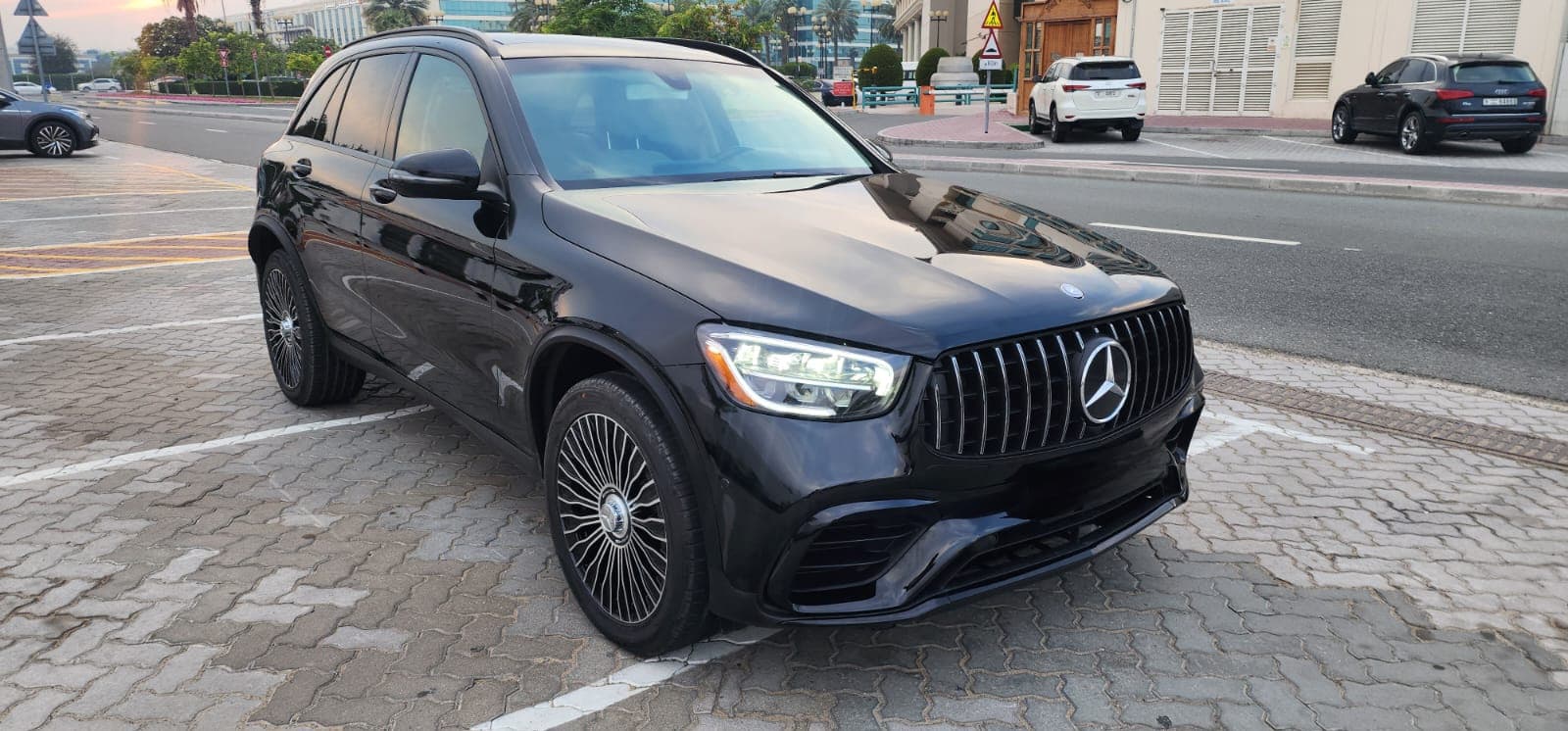 Mercedes-Benz GLC 300 2020 huren Dubai - Weergave 3