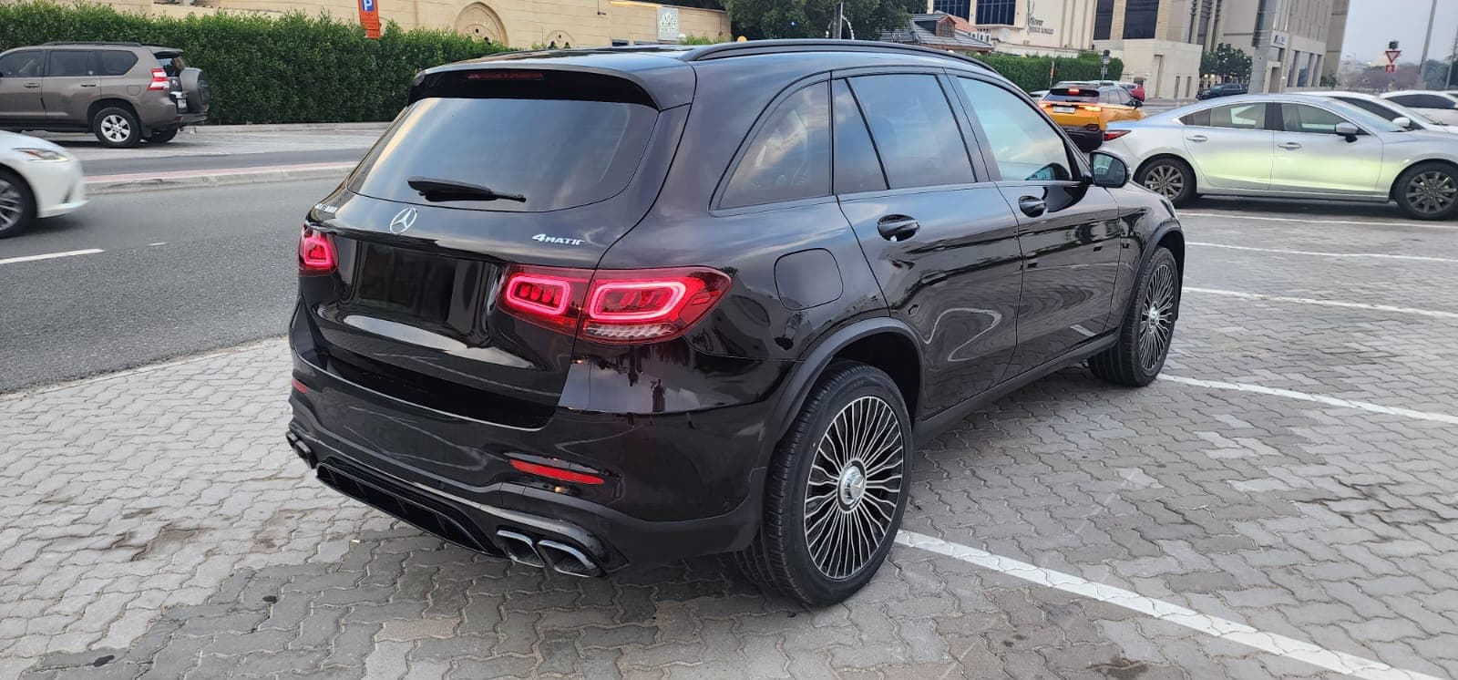 Mercedes-Benz GLC 300 2020 huren Dubai - Weergave 4