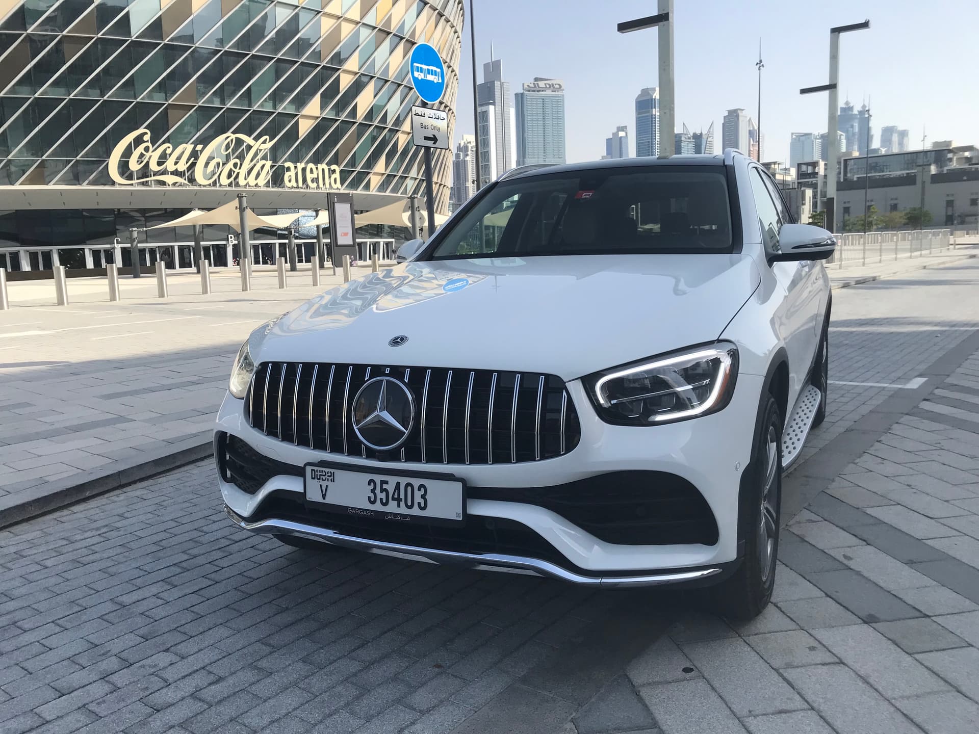 Mercedes-Benz GLC 300 2022 mieten in Dubai - Frontansicht