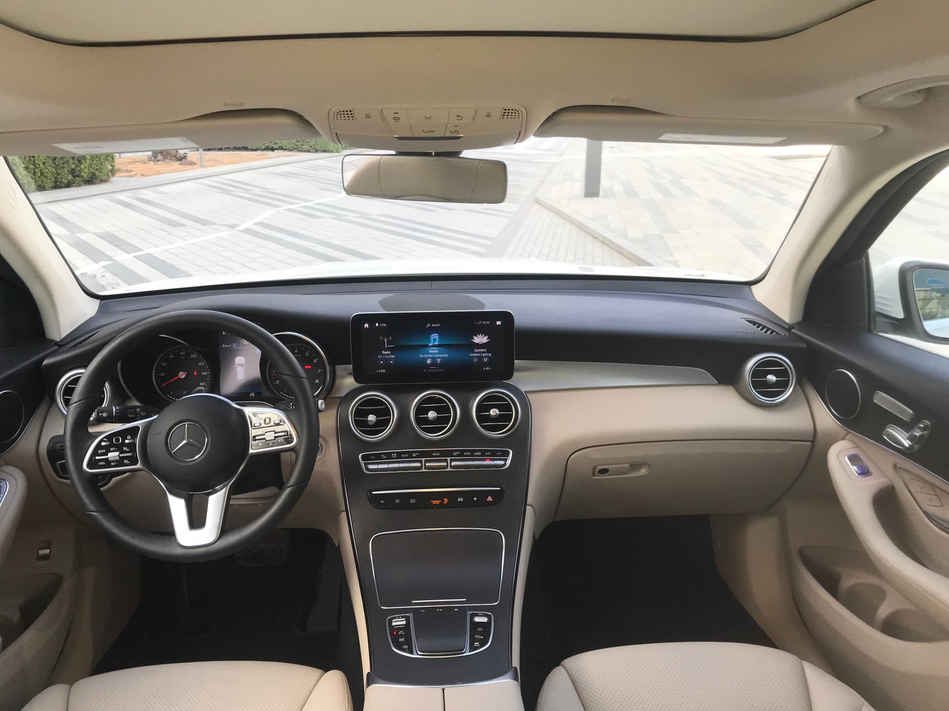 Mercedes-Benz GLC 300 2022 mieten in Dubai - Ansicht 4