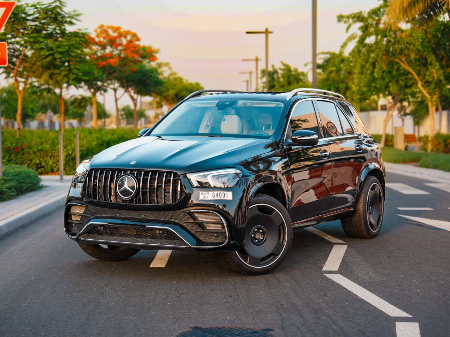 Mercedes-Benz GLE 350 2022 huren Dubai - Vooraanzicht