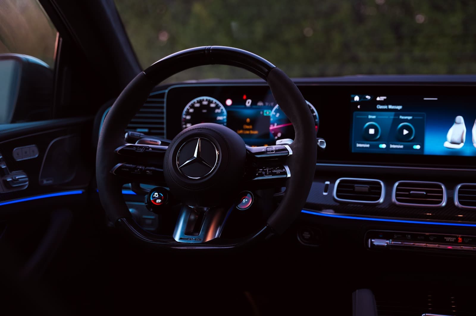 Mercedes-Benz GLE 63 S AMG 2024 mieten in Dubai - Ansicht 4