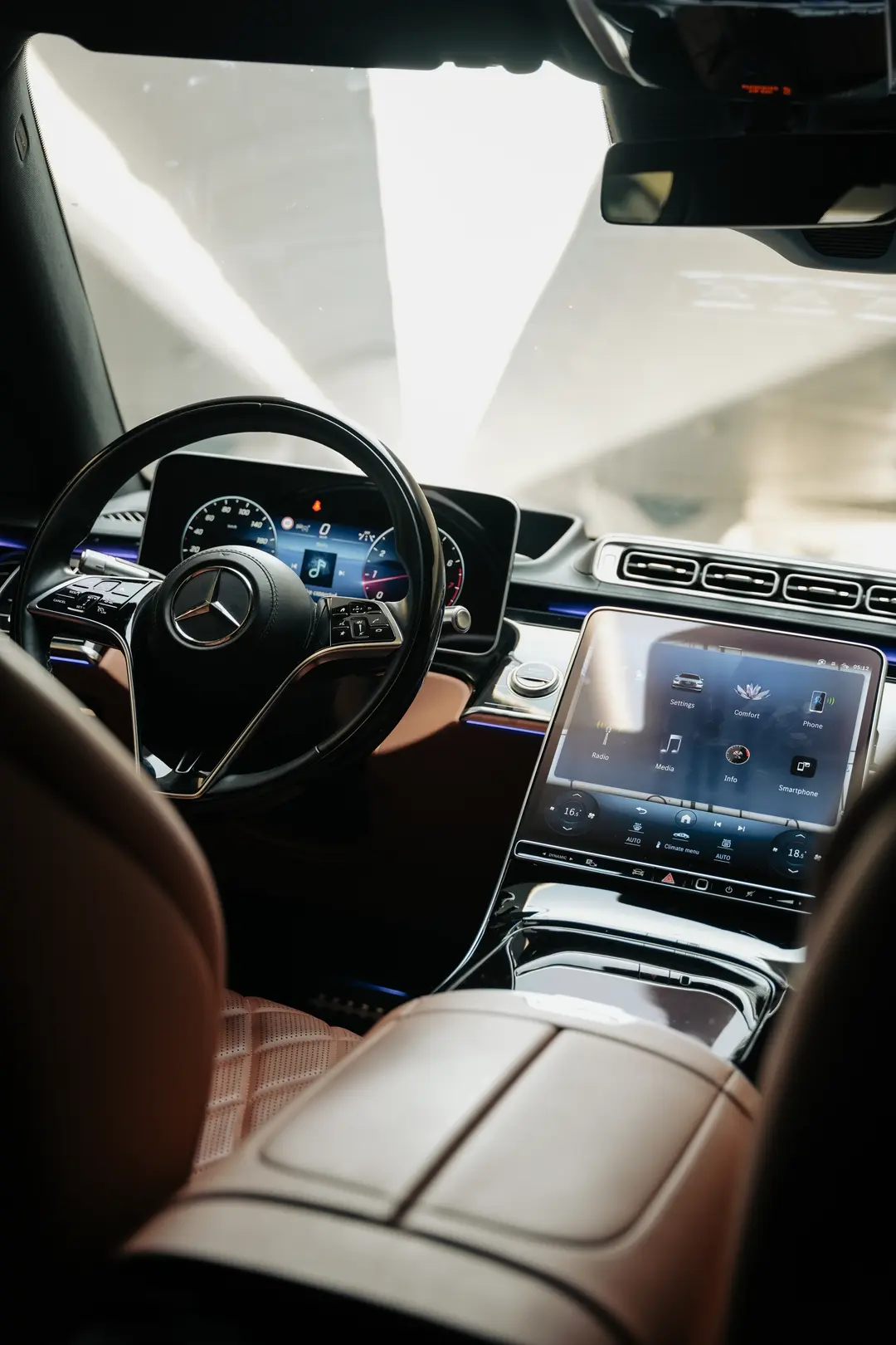 Mercedes-Benz S-Class 500 4MATIC 2023 Rental Dubai - View 3
