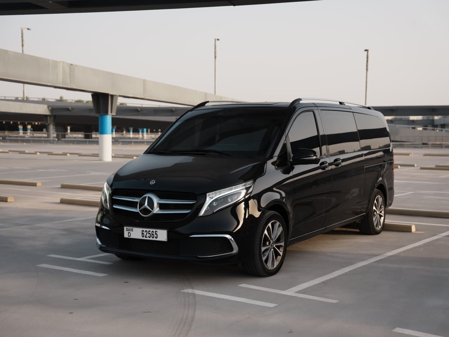 Mercedes-Benz Vito 250 2022 huren Dubai - Weergave 2