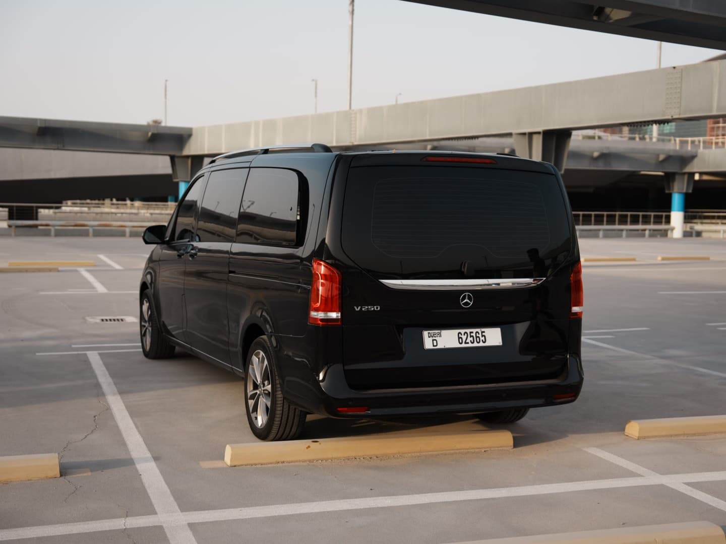 Mercedes-Benz Vito 250 2022 huren Dubai - Weergave 3