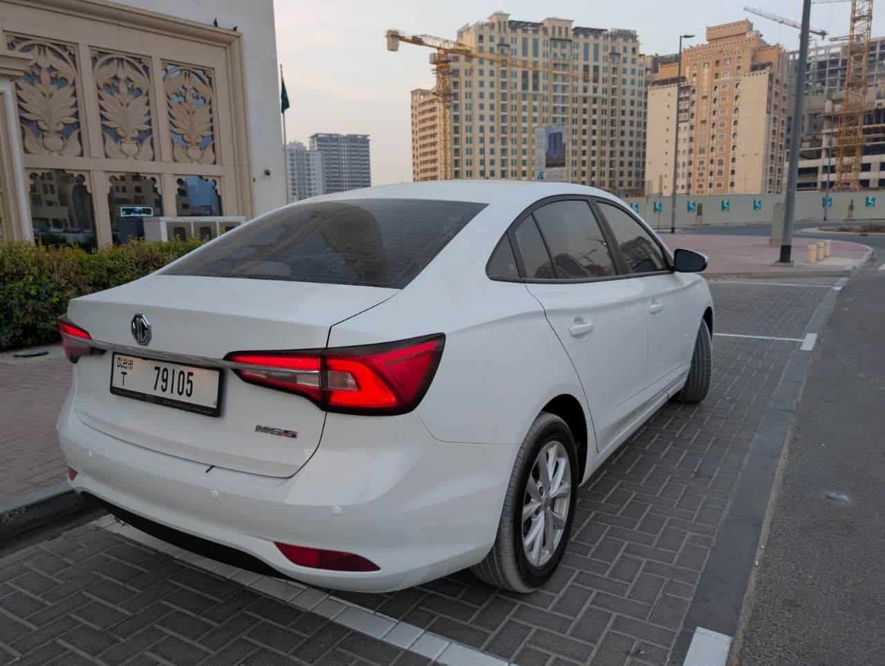 MG MG5 2025 mieten in Dubai - Ansicht 3