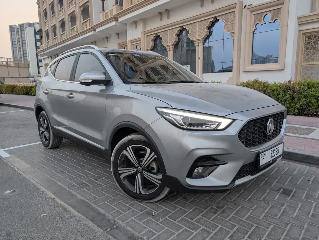 MG ZS 2025 mieten in Dubai - Frontansicht