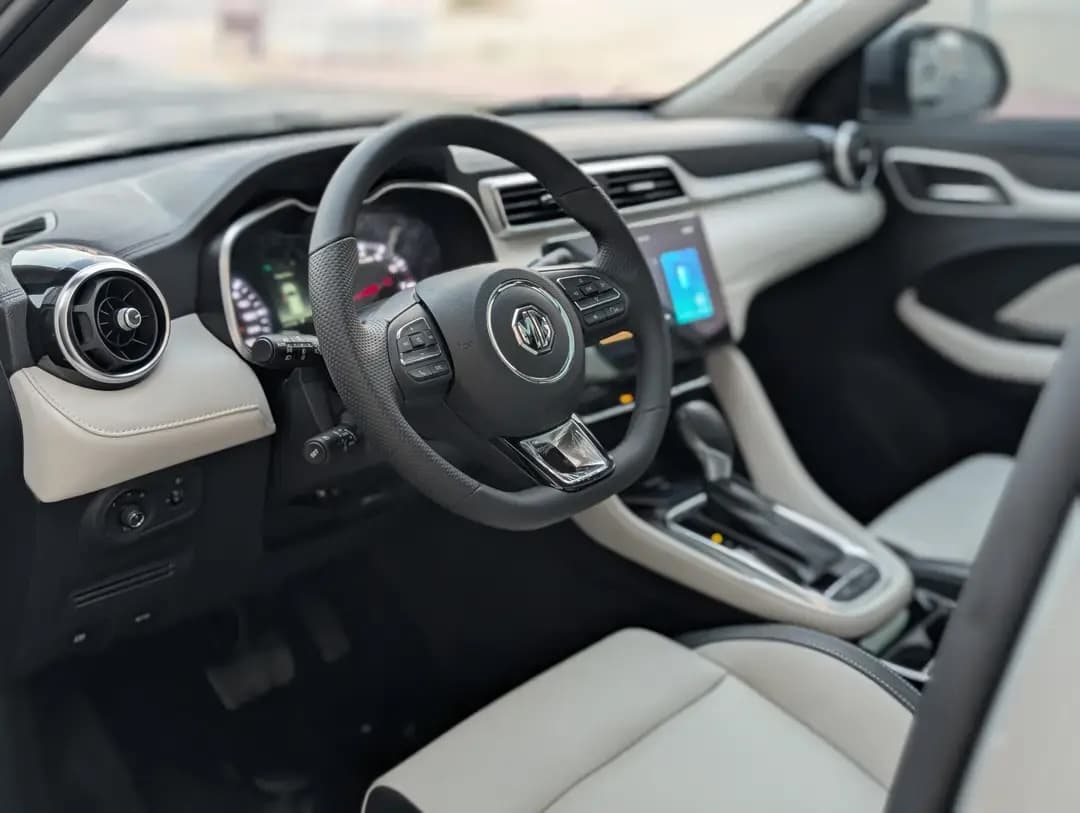 MG ZS 2025 mieten in Dubai - Ansicht 3