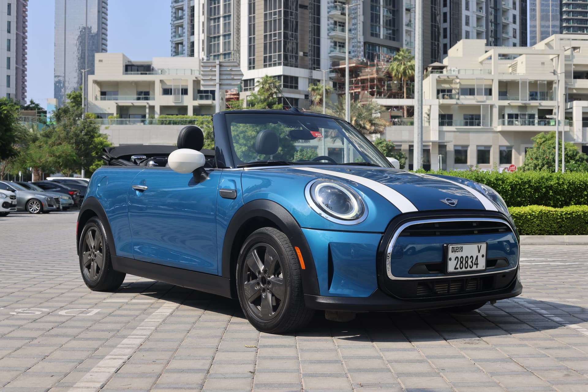 Mini Cooper Convertible 2023 mieten in Dubai - Ansicht 2