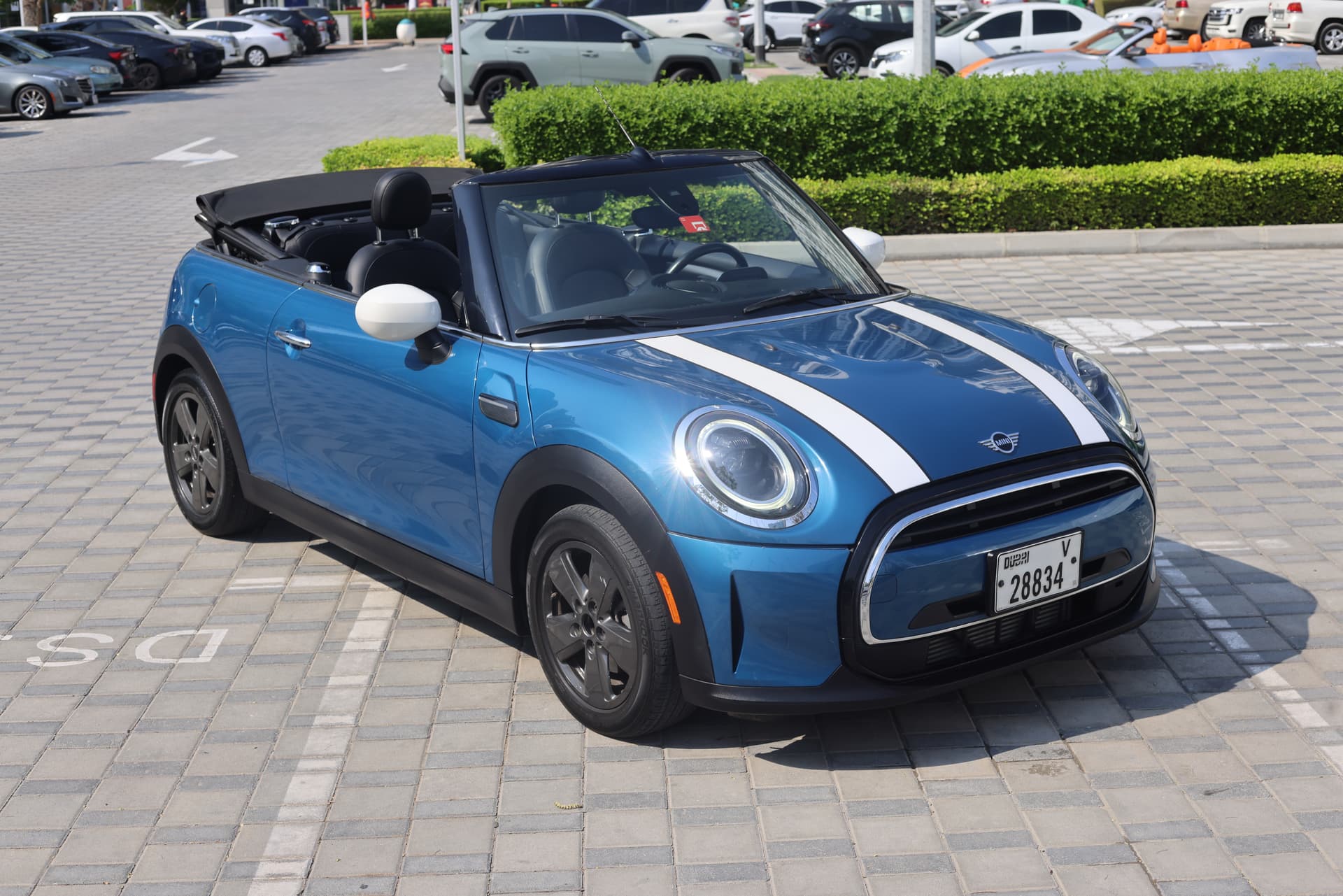Mini Cooper Convertible 2023 mieten in Dubai - Ansicht 3