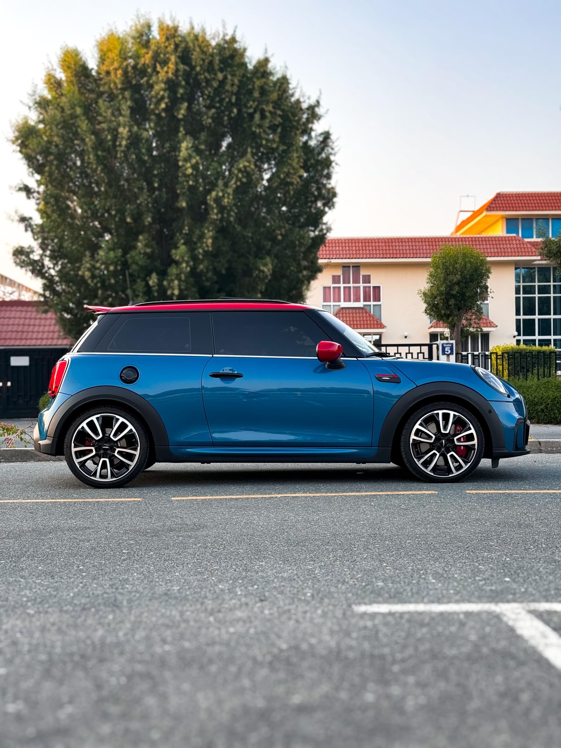 Mini Cooper S 2024 mieten in Dubai - Ansicht 4