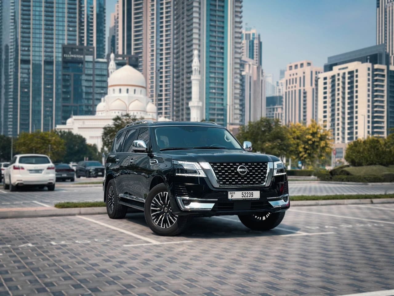 Nissan Patrol 2024 mieten in Dubai - Frontansicht