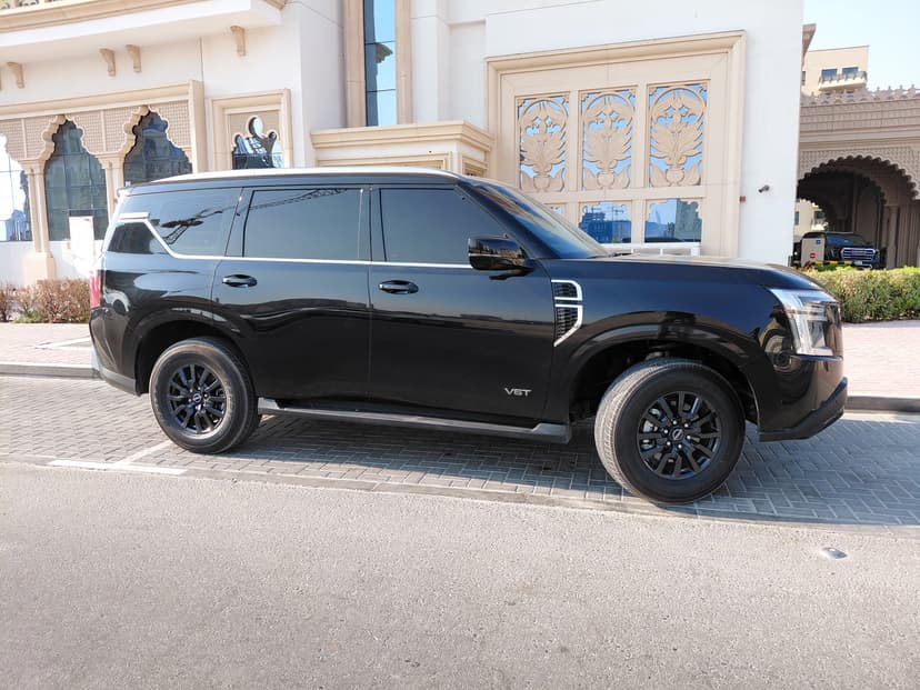 Location Nissan Patrol 2025 Dubai - Vue 3