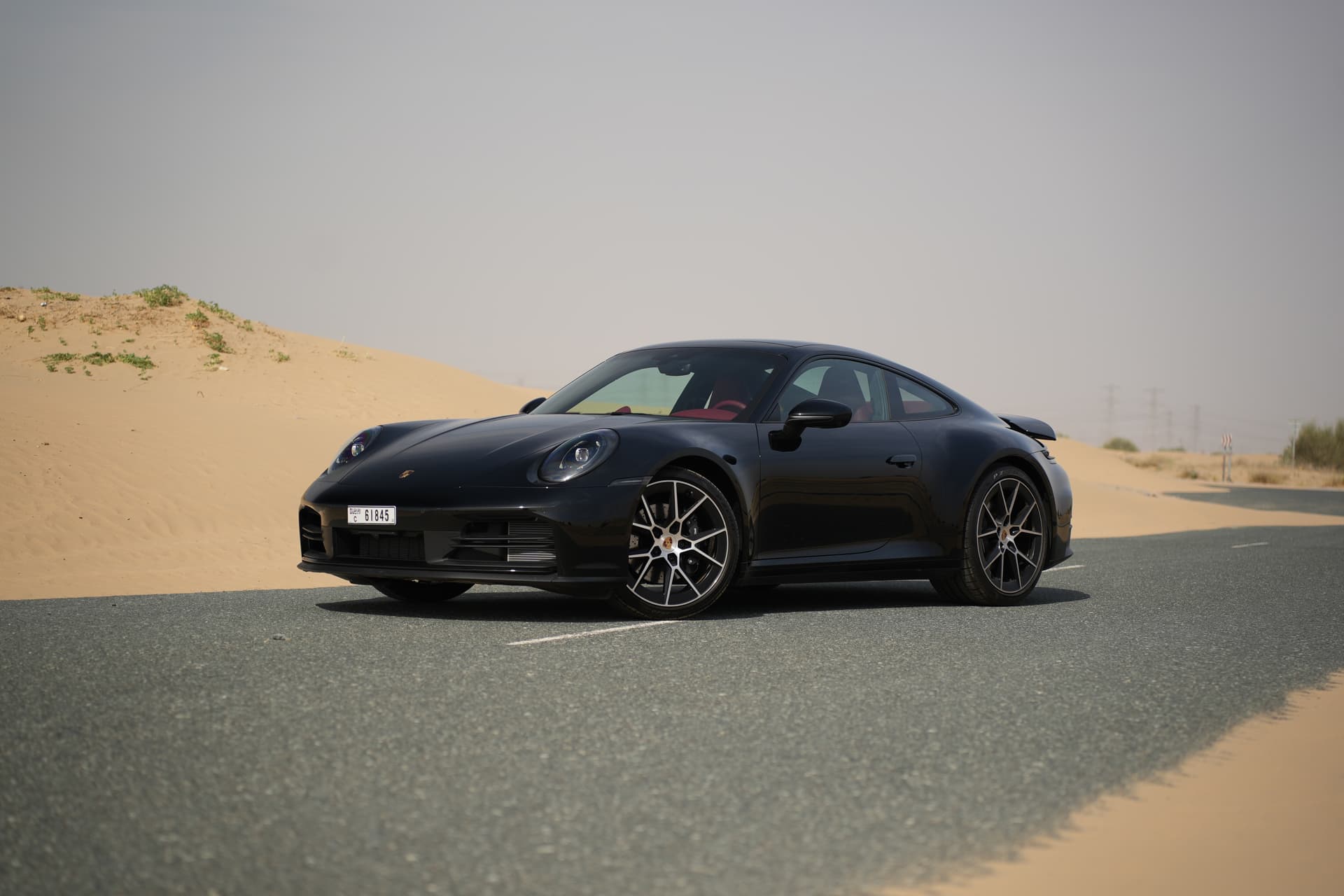 Porsche 911 Carrera 2025 huren Dubai - Vooraanzicht