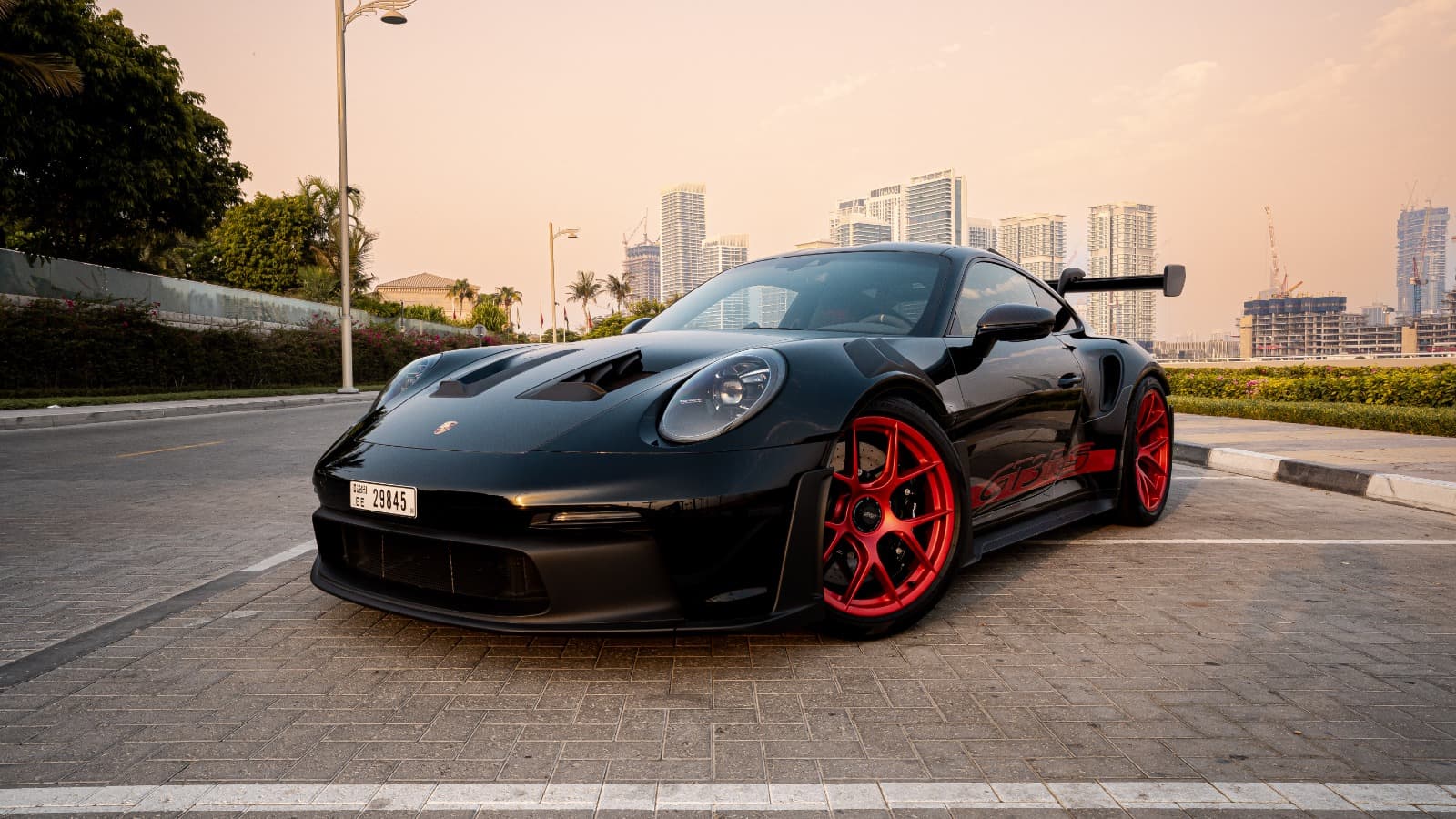 Porsche 911 GT3 RS 2025 huren Dubai - Vooraanzicht