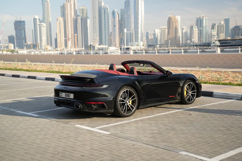 Porsche 911 Turbo S 2023 huren Dubai - Weergave 4