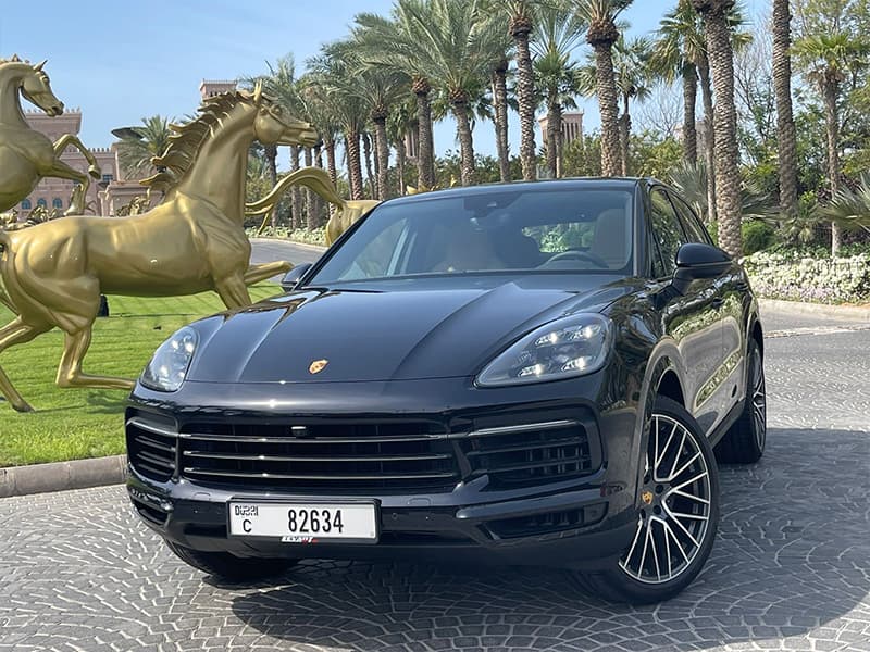 Porsche Cayenne 2022 mieten in Dubai - Frontansicht