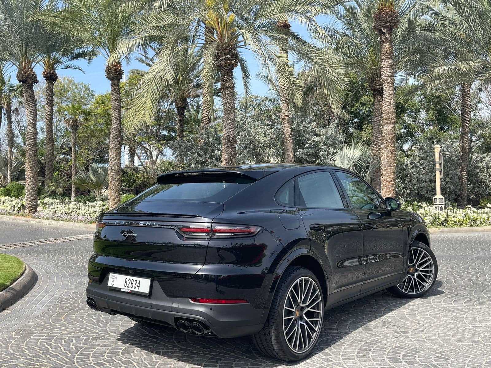 Porsche Cayenne 2022 mieten in Dubai - Ansicht 3