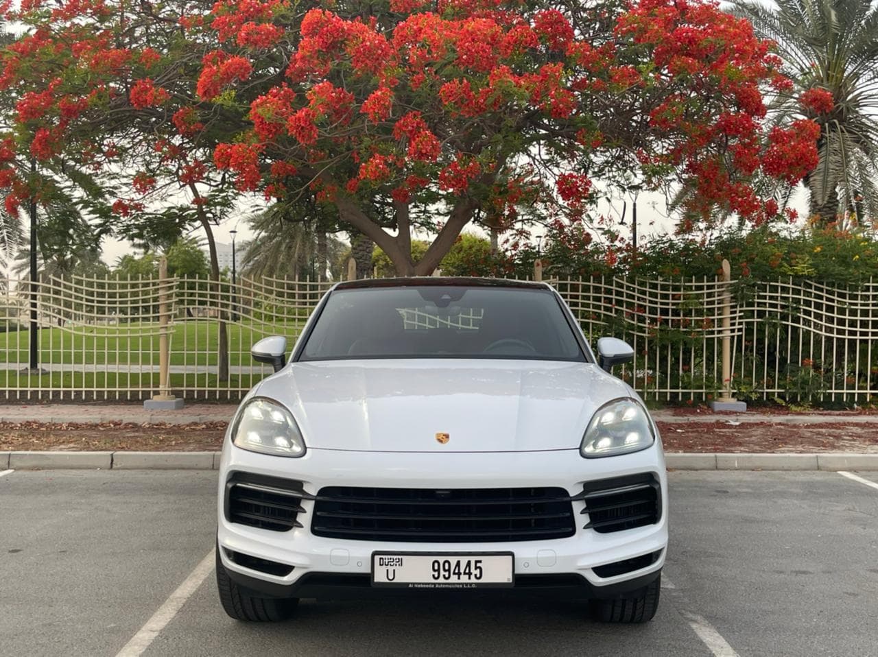 Porsche Cayenne 2022 mieten in Dubai - Frontansicht