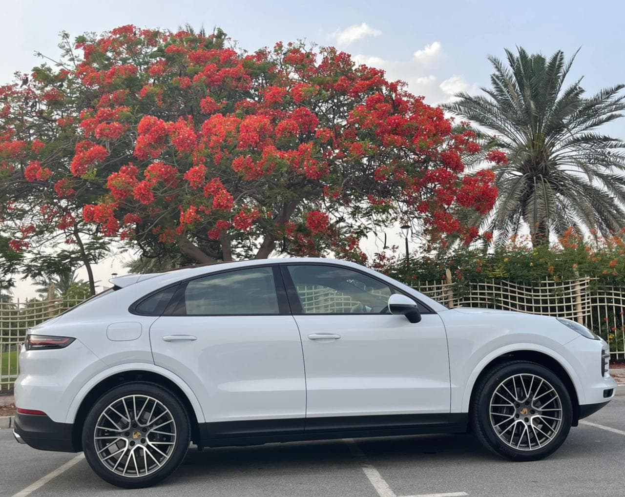 Porsche Cayenne 2022 mieten in Dubai - Ansicht 3