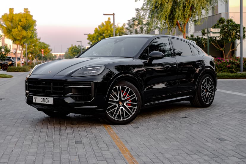 Porsche Cayenne GTS 2025 huren Dubai - Hoofdweergave