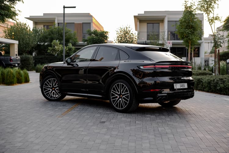 Porsche Cayenne GTS 2025 huren Dubai - Weergave 4