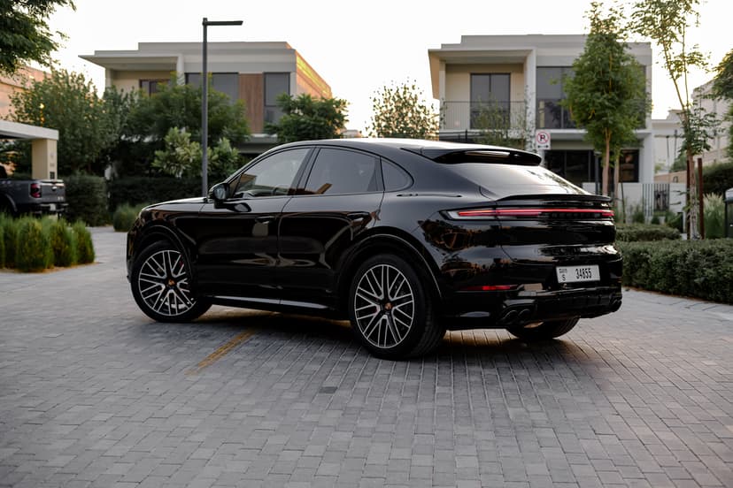 Porsche Cayenne GTS 2025 huren Dubai - Weergave 4