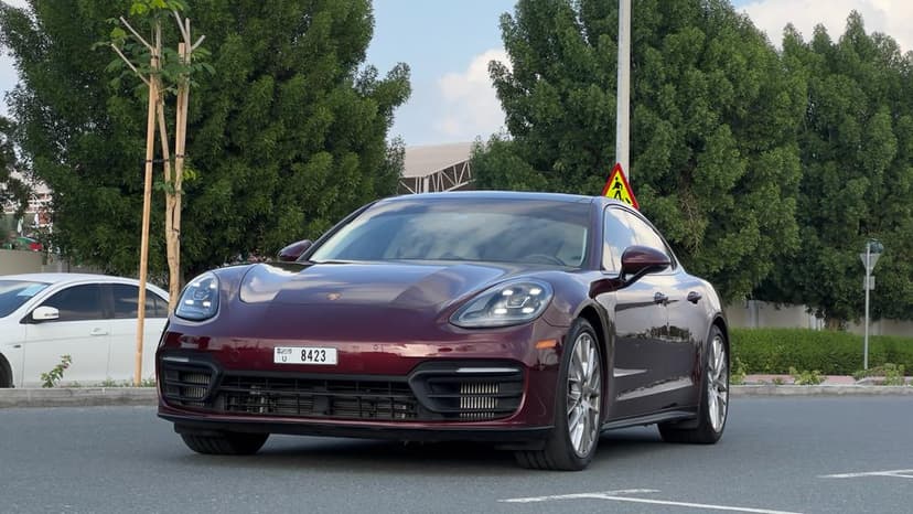 Porsche Panamera 2022 huren Dubai - Hoofdweergave