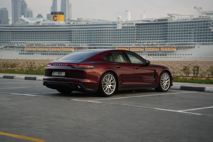 Porsche Panamera 2022 huren Dubai - Weergave 5