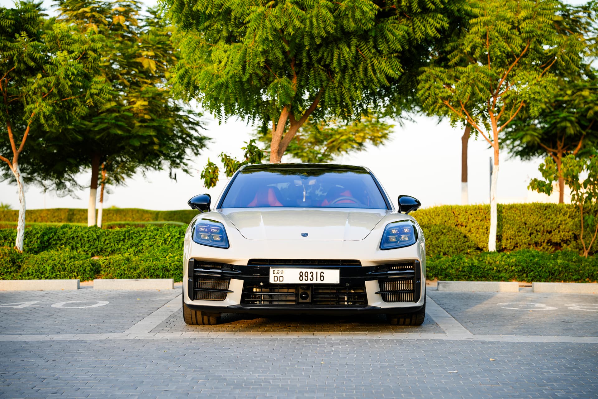Porsche Panamera Turbo S 2025 huren Dubai - Vooraanzicht