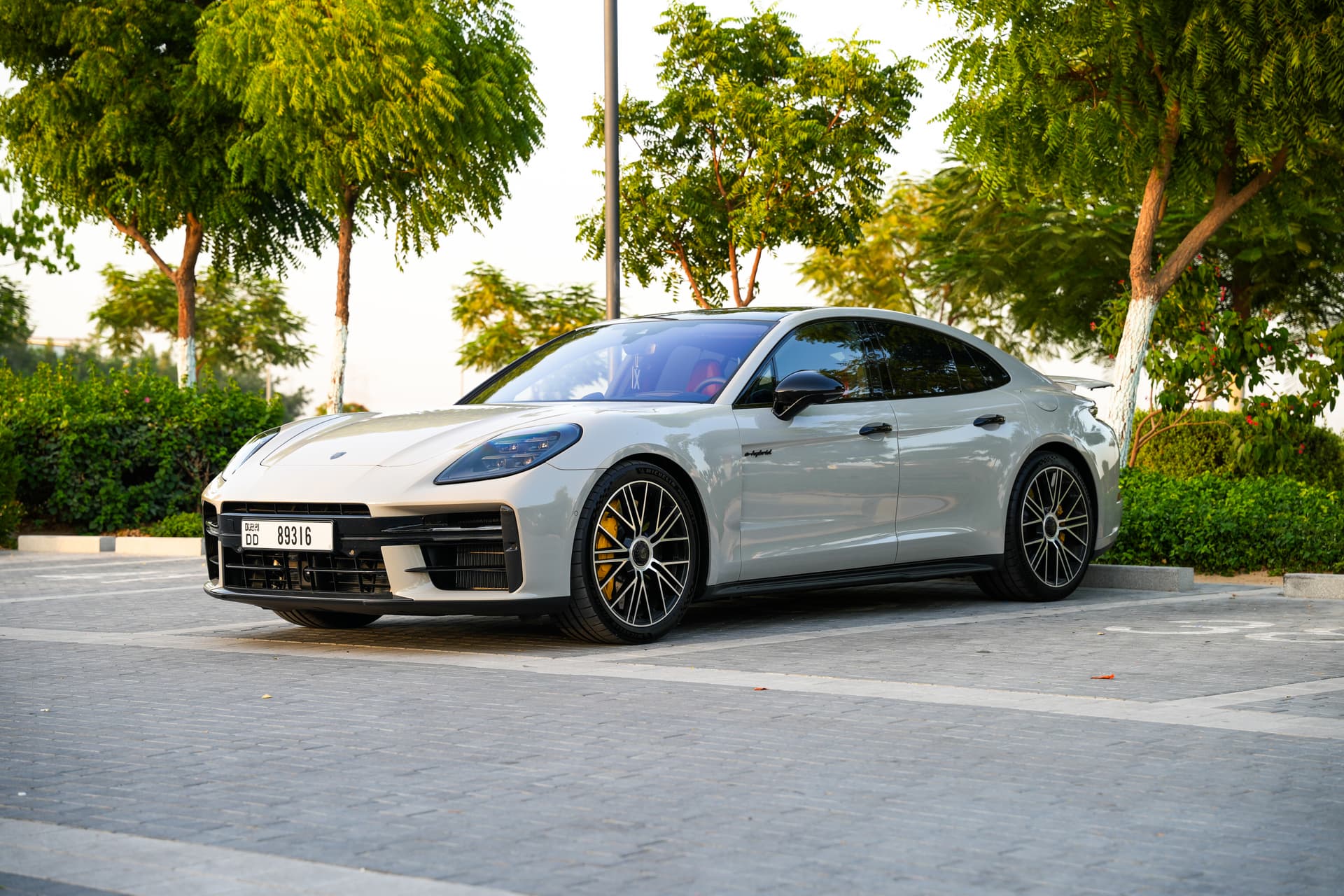 Porsche Panamera Turbo S 2025 huren Dubai - Weergave 2