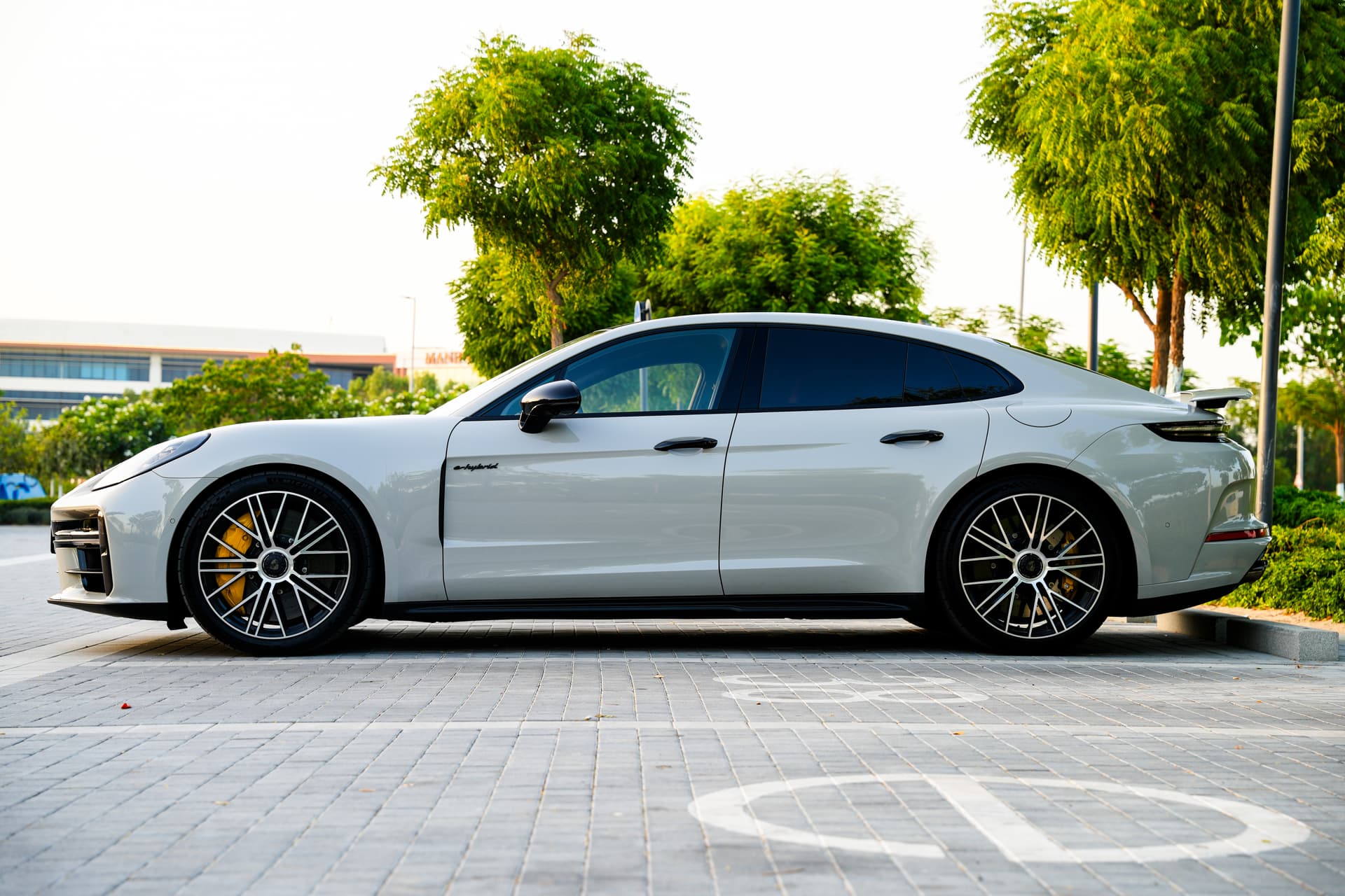 Porsche Panamera Turbo S 2025 huren Dubai - Weergave 4