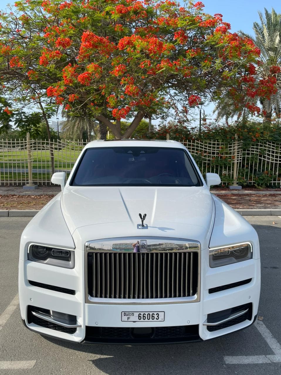 Rolls-Royce Cullinan 2020 mieten in Dubai - Frontansicht