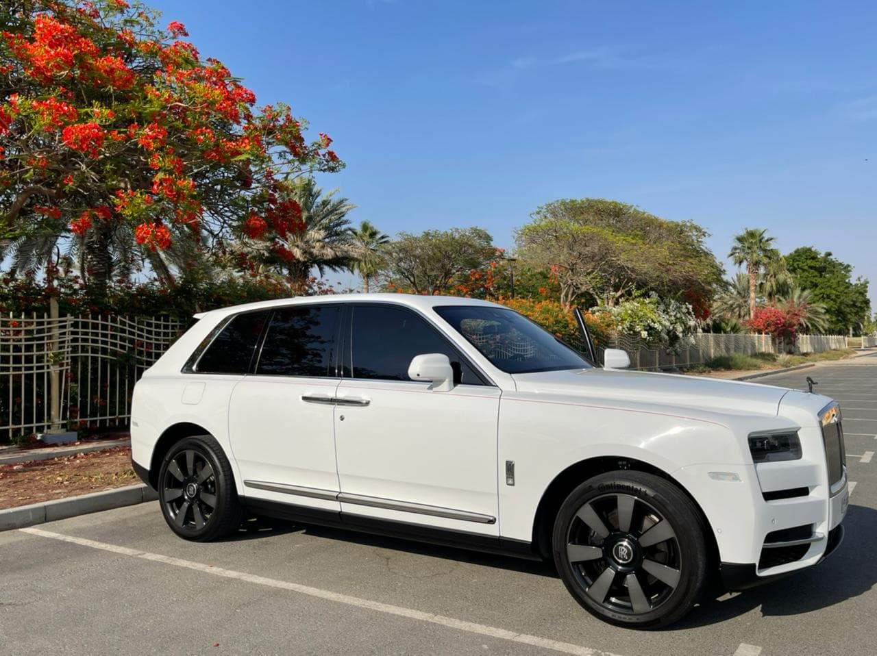 Rolls-Royce Cullinan 2020 mieten in Dubai - Ansicht 2