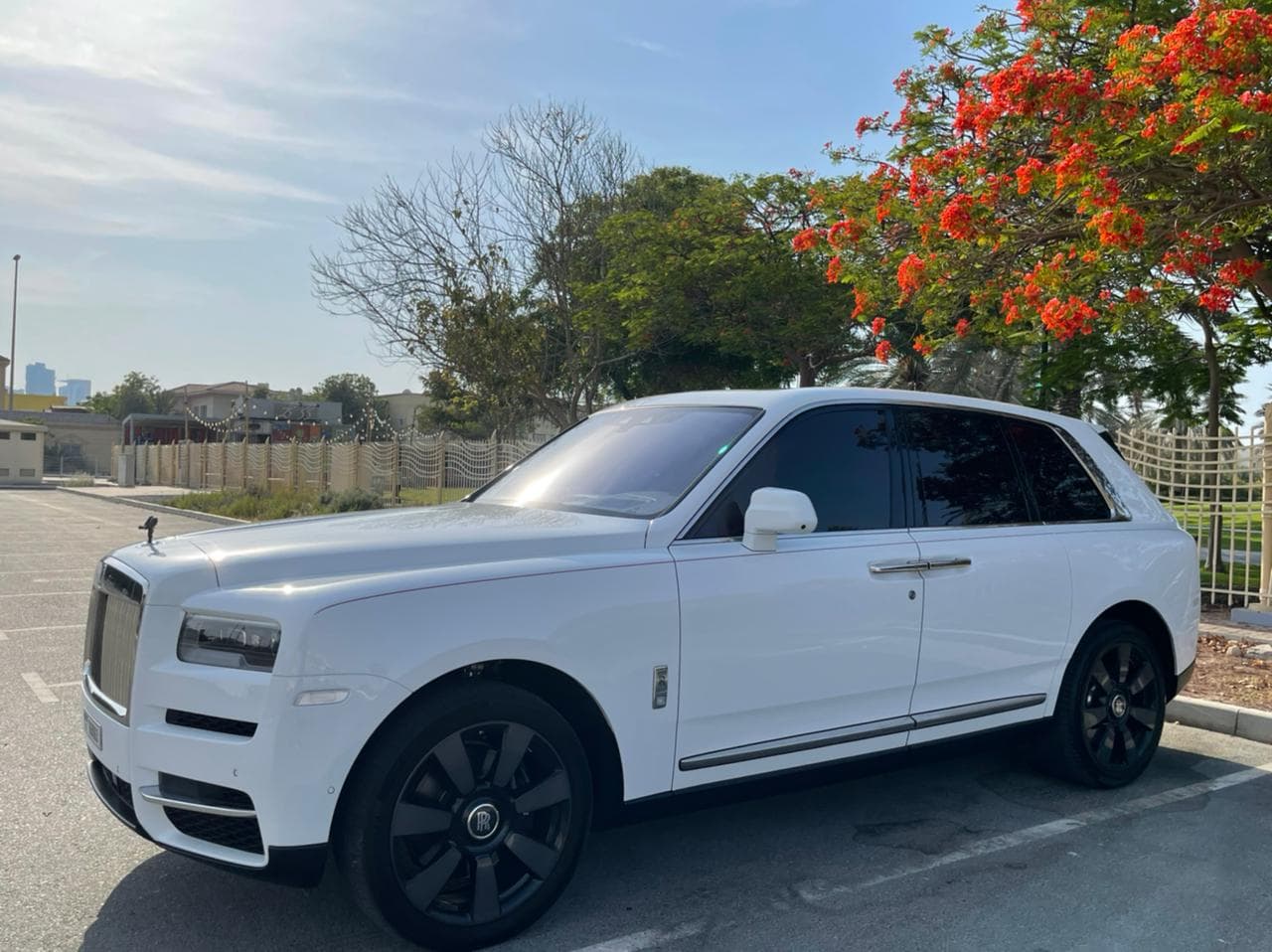 Rolls-Royce Cullinan 2020 mieten in Dubai - Ansicht 3