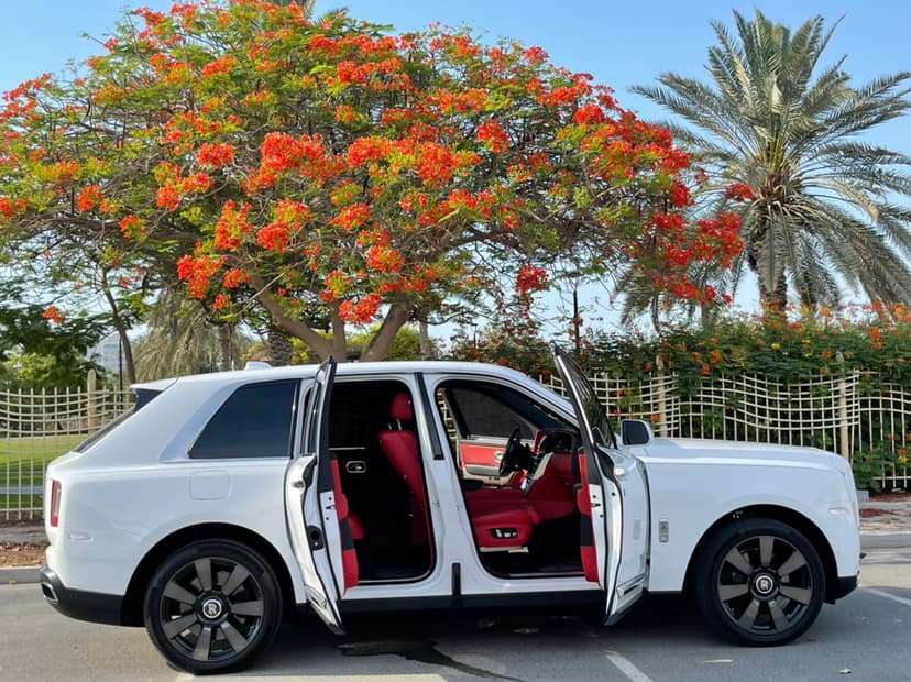 Rolls-Royce Cullinan 2020 Rental Dubai - View 5