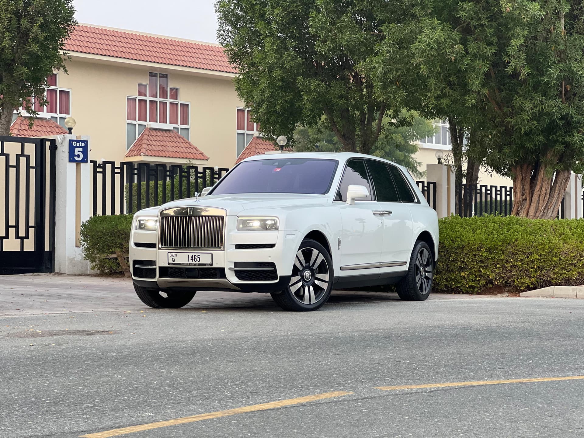 Rolls-Royce Cullinan 2021 mieten in Dubai - Ansicht 2