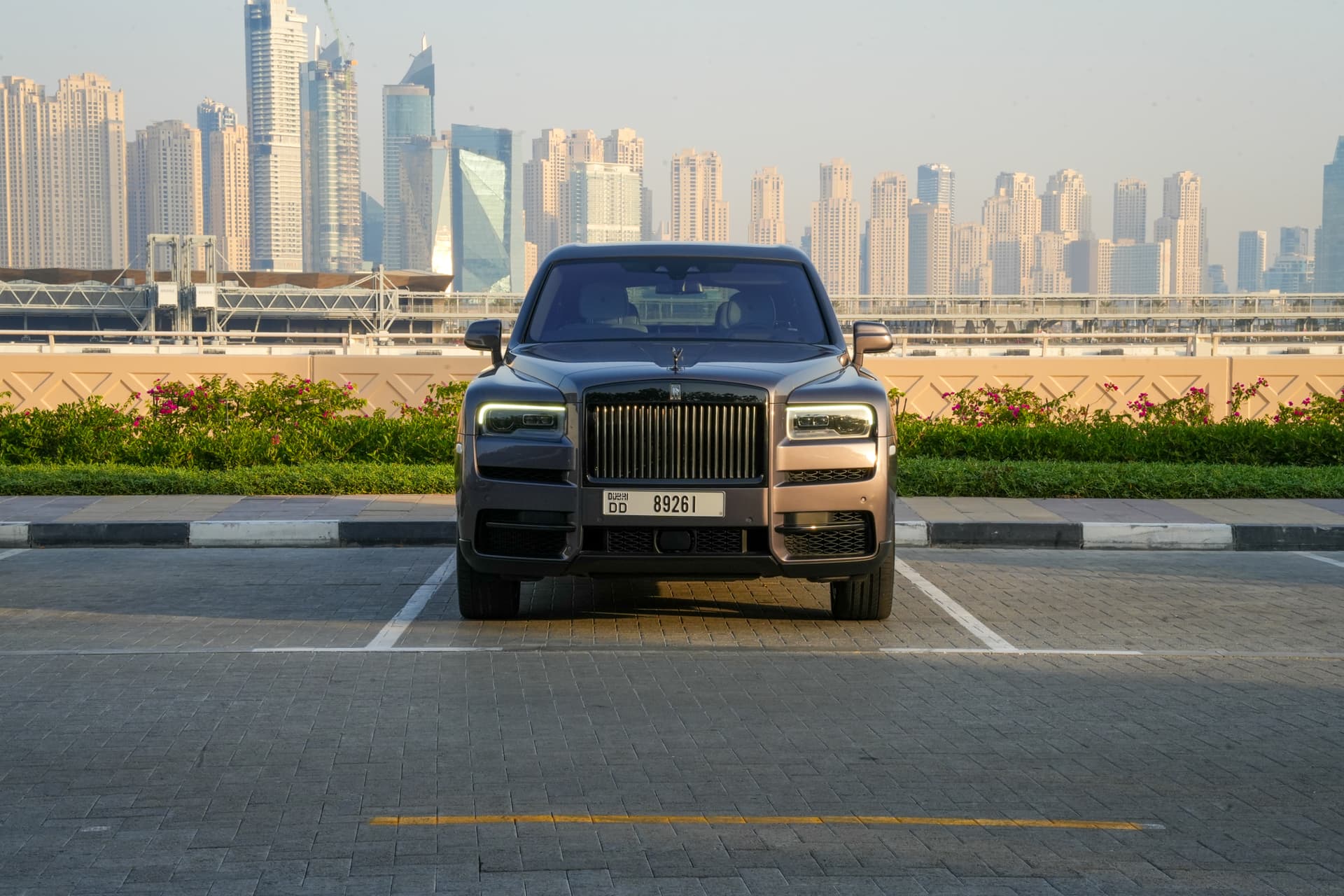 Rolls-Royce Cullinan 2024 mieten in Dubai - Frontansicht
