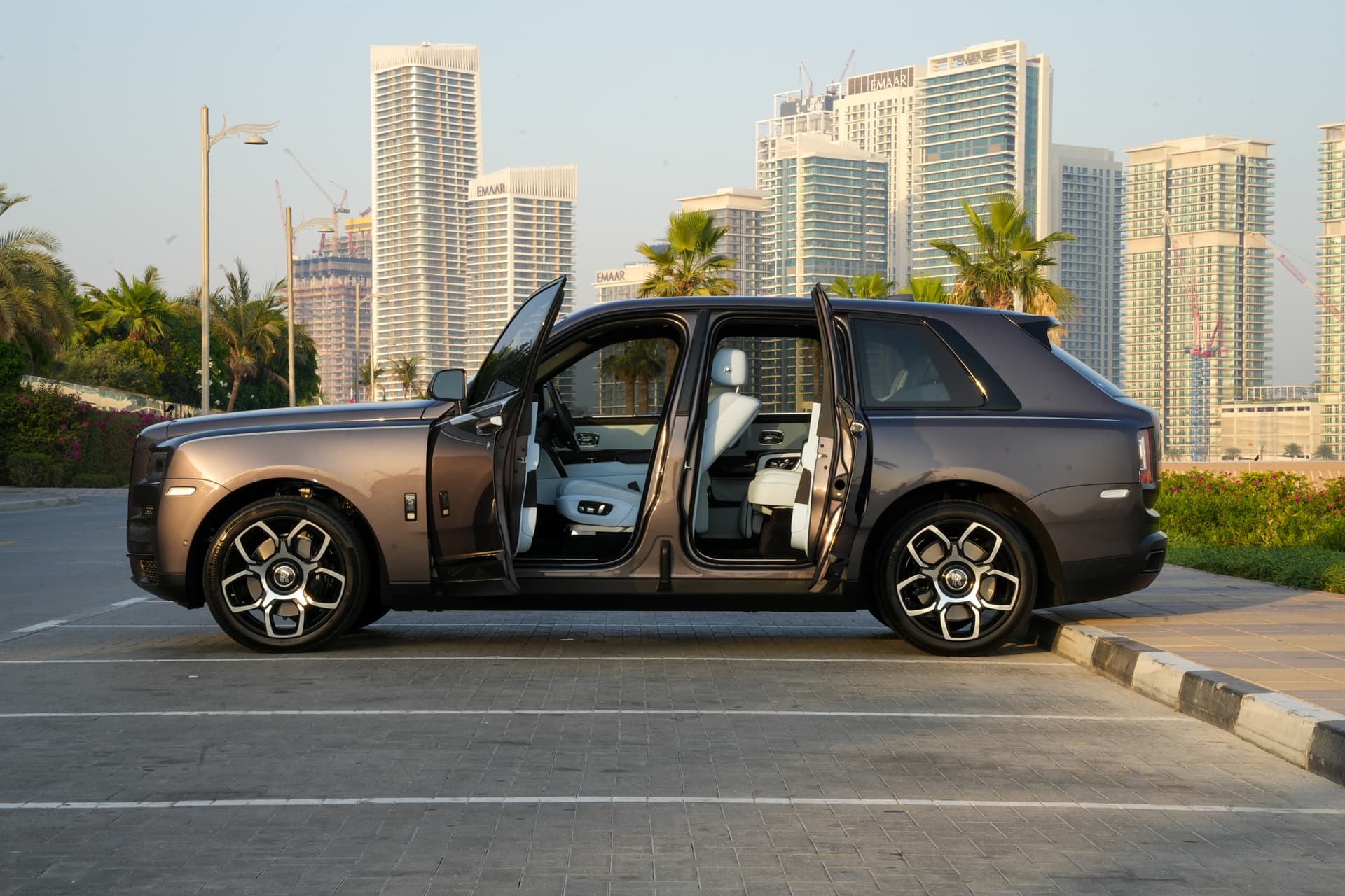 Rolls-Royce Cullinan 2024 mieten in Dubai - Ansicht 4