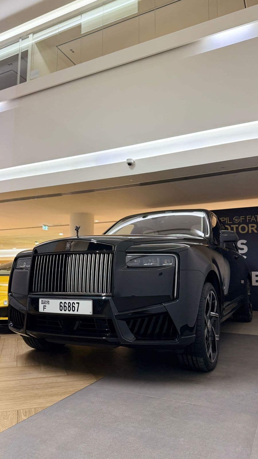 Rolls-Royce Cullinan 2025 huren Dubai - Vooraanzicht